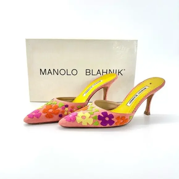 Manolo Blahnik Pastel Hearts and Floral Cutout Pointed Toe Mules Pumps 35.5 - Picture 2 of 8